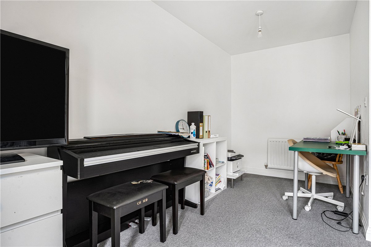 2 bedroom House, Rome Avenue, Aylesbury, HP21 - Let Agreed, Image 5