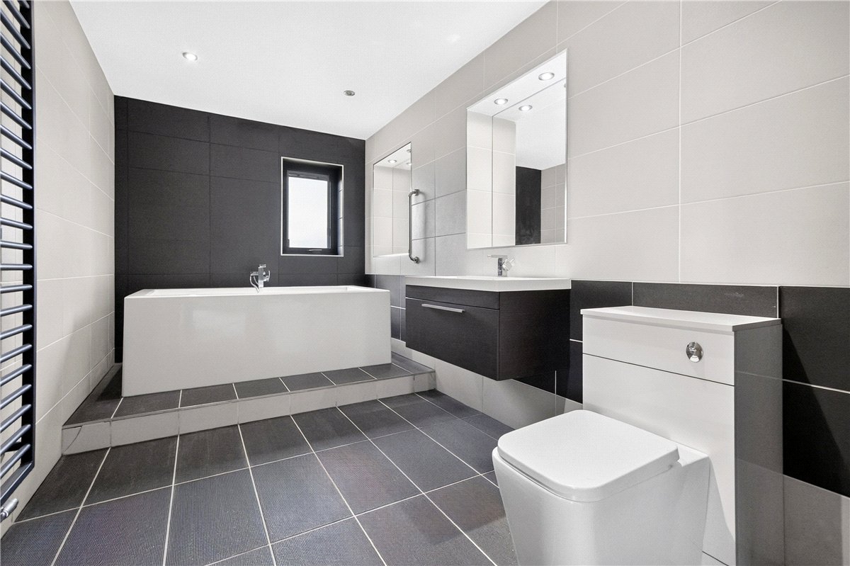 4 bedroom House, Warmfield Lane, Warmfield, WF1 - Available, Image 9