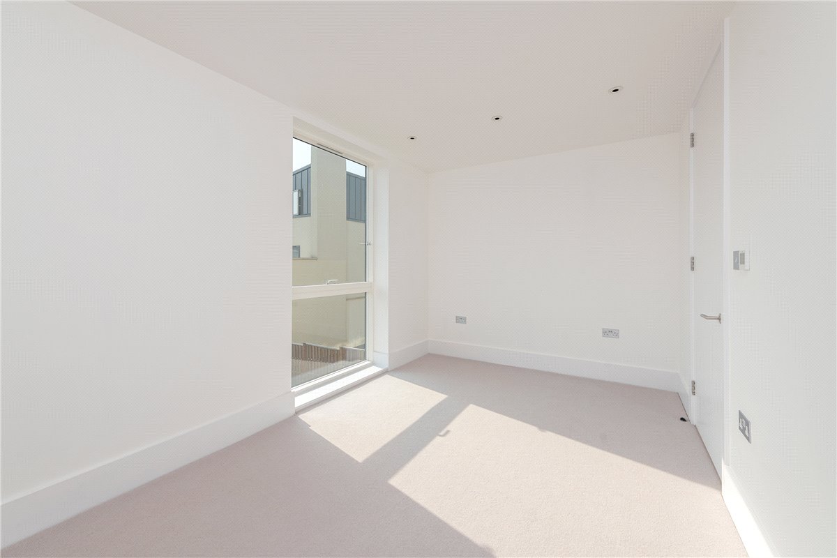 2 bedroom Flat, Granville Court, Granville Road, BA1 - , Image 1