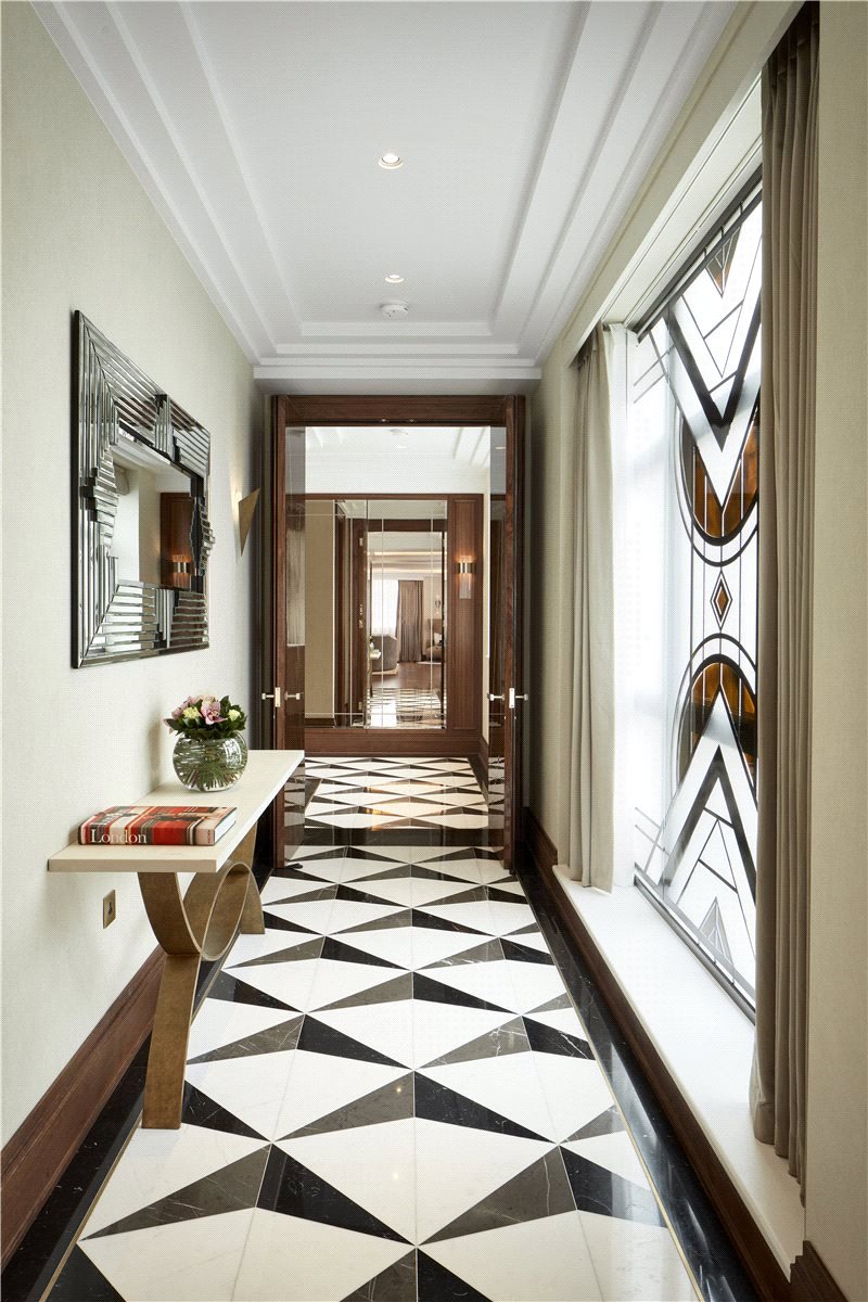 3 bedroom Flat, Brook Street, Mayfair, W1K - Available, Image 2