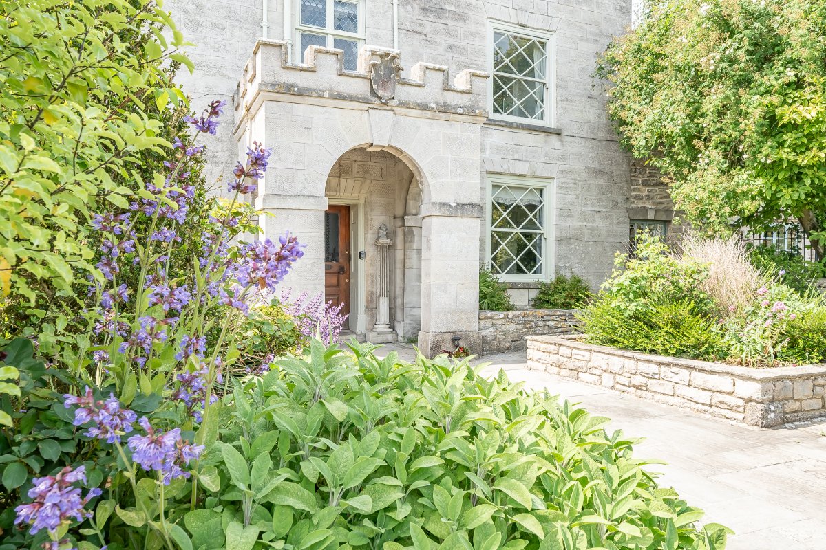 8 bedroom House, High Street, Swanage, BH19 - Available, Image 20