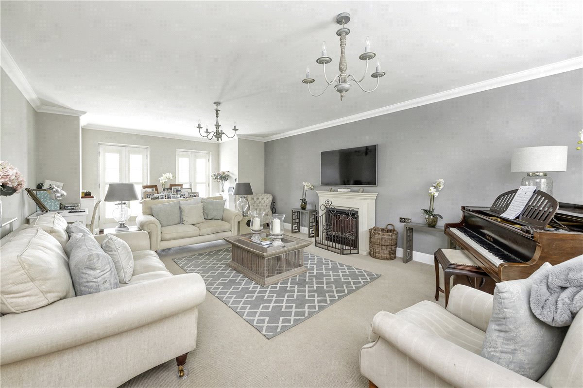 4 bedroom House, Eveleigh Avenue, Bath, BA1 - , Image 2
