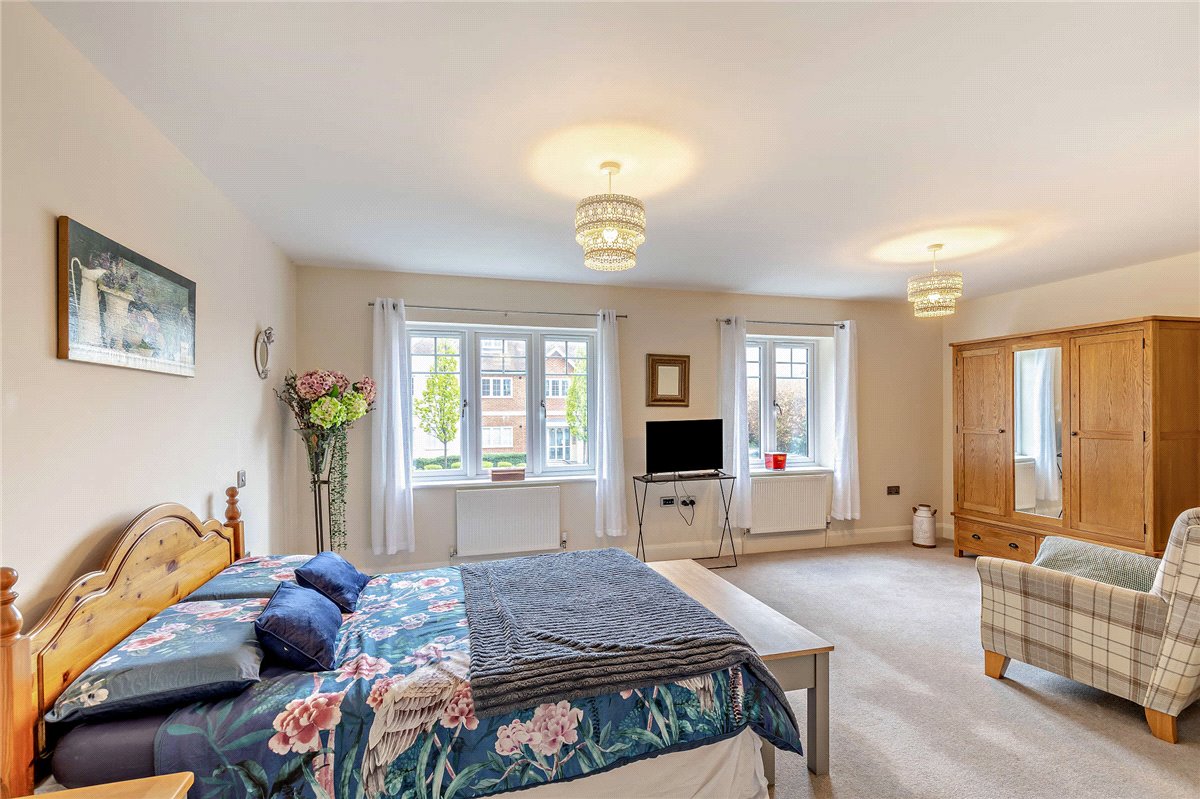 5 bedroom House, The Dolmans, Shaw, RG14 - Sold STC, Image 8