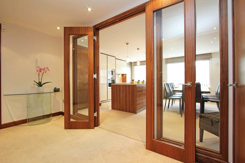 3 bedroom Flat, Kingston House South, Ennismore Gardens, SW7 - Available, Image 2