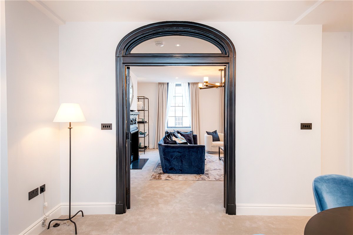 3 bedroom Flat, Curzon Street, Mayfair, W1J - Available, Image 11