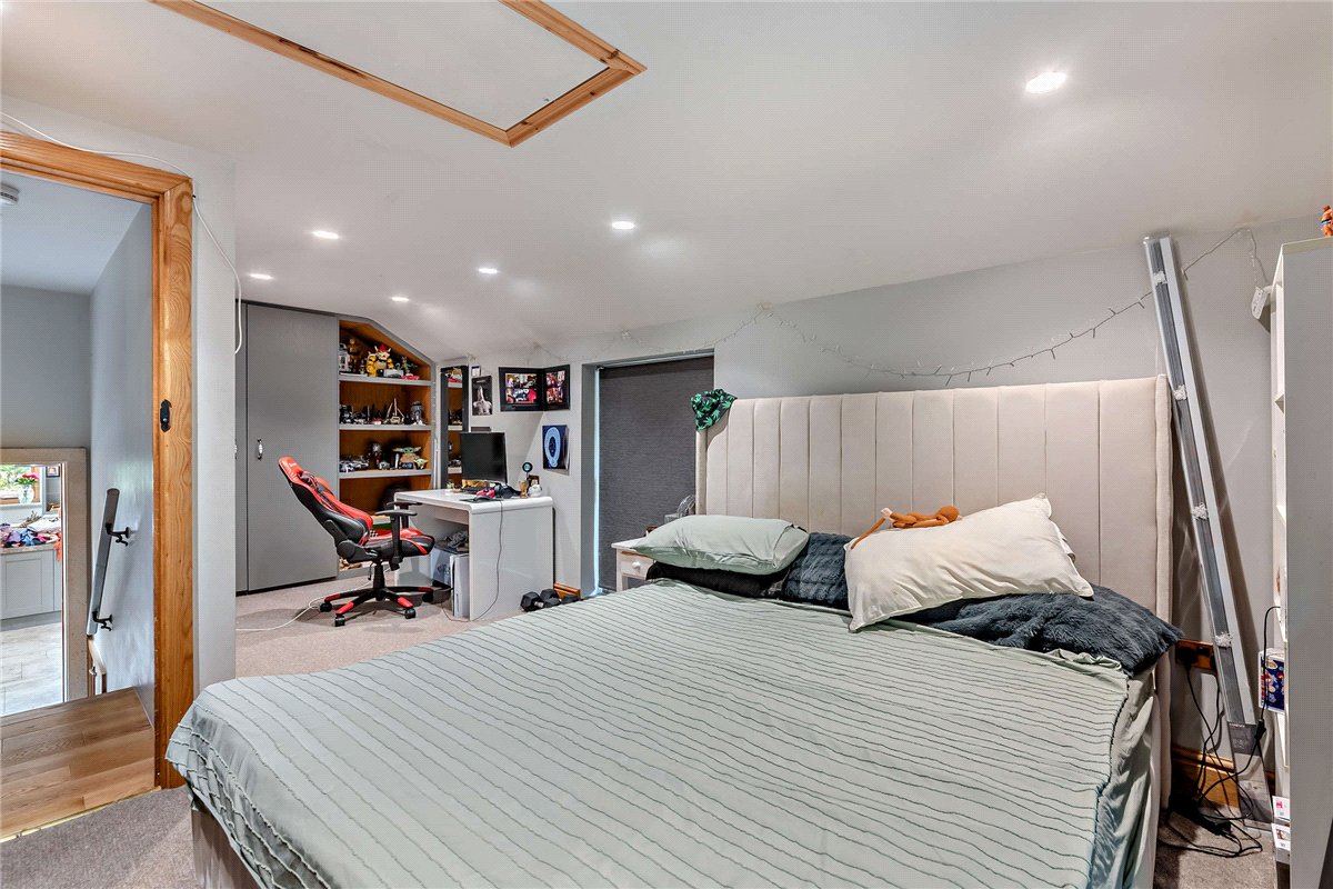 4 bedroom House, Ashford Hill Road, Headley, RG19 - Available, Image 11