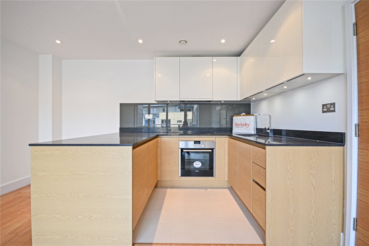 1 bedroom Flat, Keynes House, Kingsley Walk, CB5 - Let Agreed