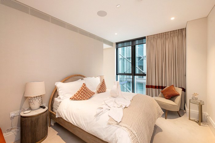 3 bedroom Flat, Cork Street, Mayfair, W1S - Available, Image 23