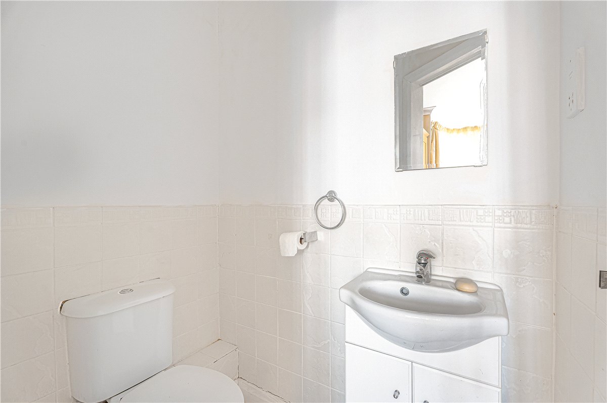 2 bedroom Bungalow, Herlwyn Avenue, Ruislip, HA4 - Available, Image 10