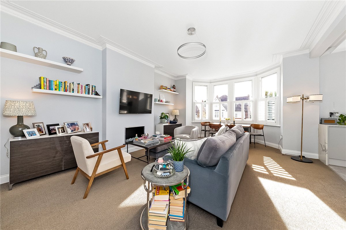 2 bedroom Flat, Lyford Road, London, SW18 - Available