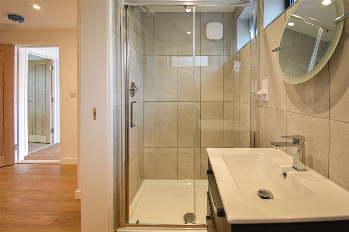 1 bedroom Flat, Wellington Court, Wellington Street, CB1 - Available, Image 6