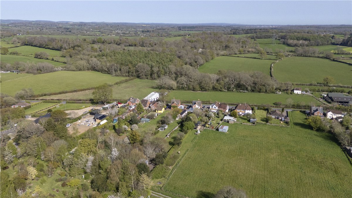3 bedroom House, Trampers Lane, North Boarhunt, PO17 - Sold STC, Image 2