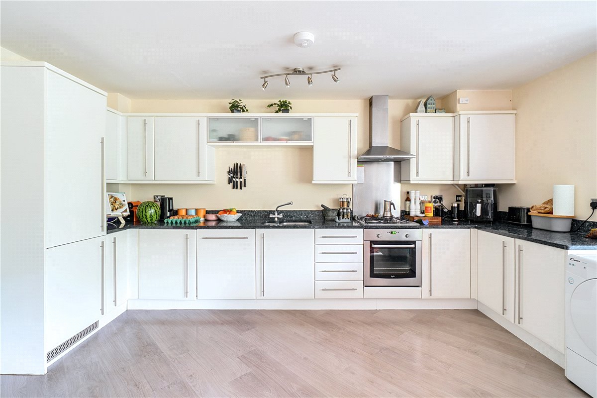 2 bedroom Flat, Winton Close, Winchester, SO22 - Sold, Image 3