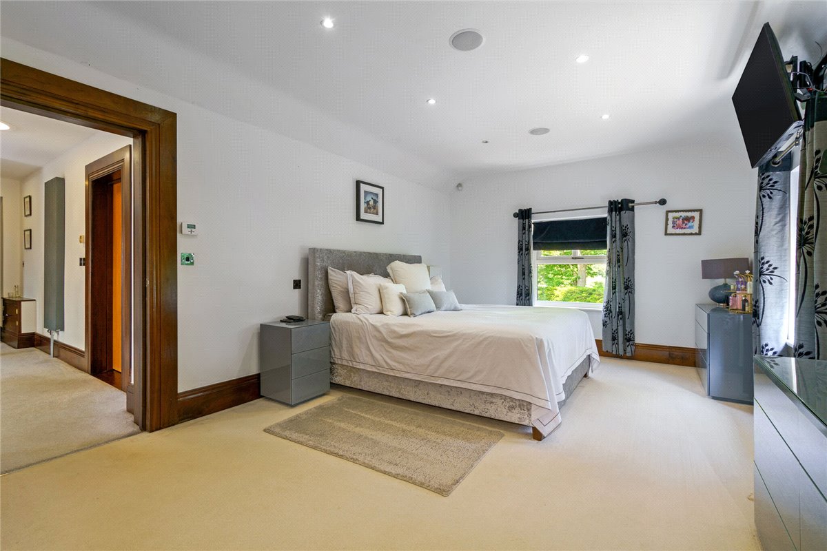 6 Bedroom Single Family Home/House's Image 6