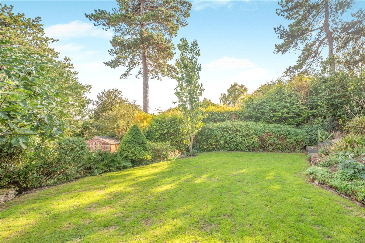 3 bedroom House, Grange Close, Winchester, SO23 - Available, Image 2