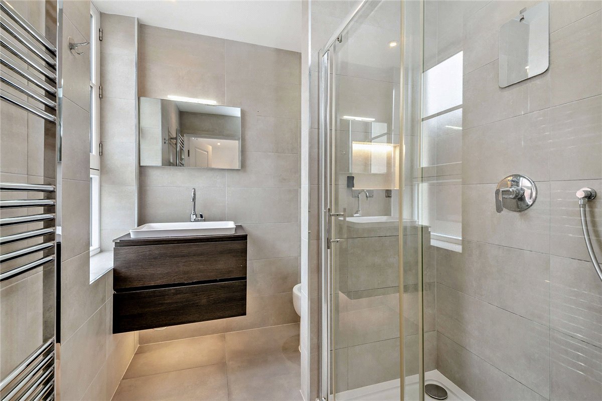 2 bedroom Flat, Northbrook Street, Newbury, RG14 - Available, Image 2