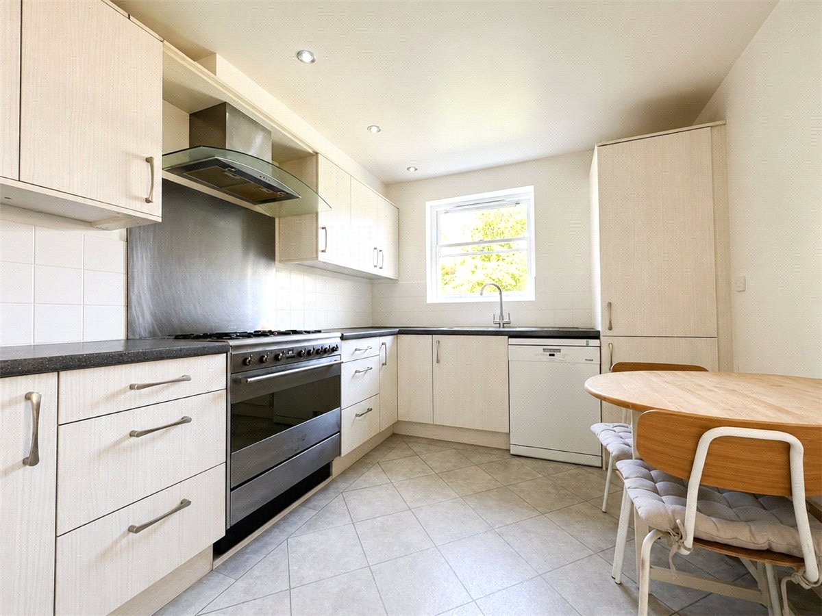 3 bedroom House, Edgar Road, Winchester, SO23 - Available, Image 3