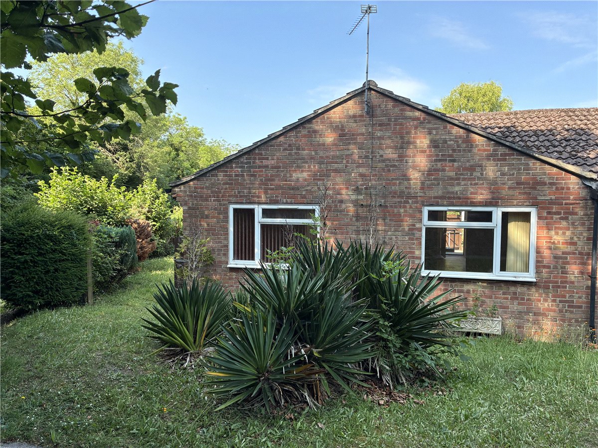2 bedroom Bungalow, The Beeches, Winterbourne Monkton, SN4 - Available