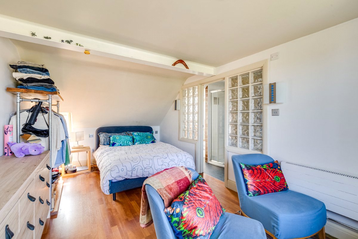 4 bedroom House, Kingsway, London, SW14 - Available, Image 24