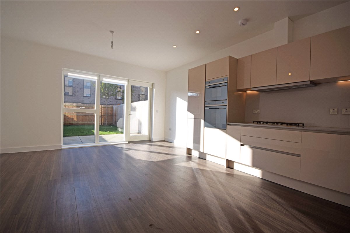3 bedroom House, Lilywhite Drive, Cambridge, CB4 - , Image 1