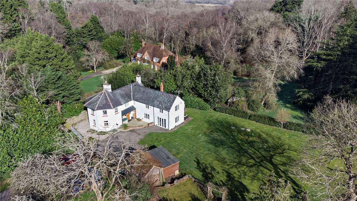 5 bedroom House, Burys Bank Road, Crookham Common, RG19 - Available, Image 30