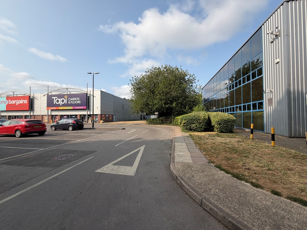 12430 Sq Ft, Boundary Road, High Wycombe, HP10 - Available, Image 5