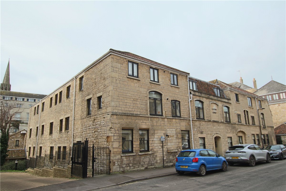 3 bedroom Flat, Caxton Court, Grove Street, BA2 - Let Agreed