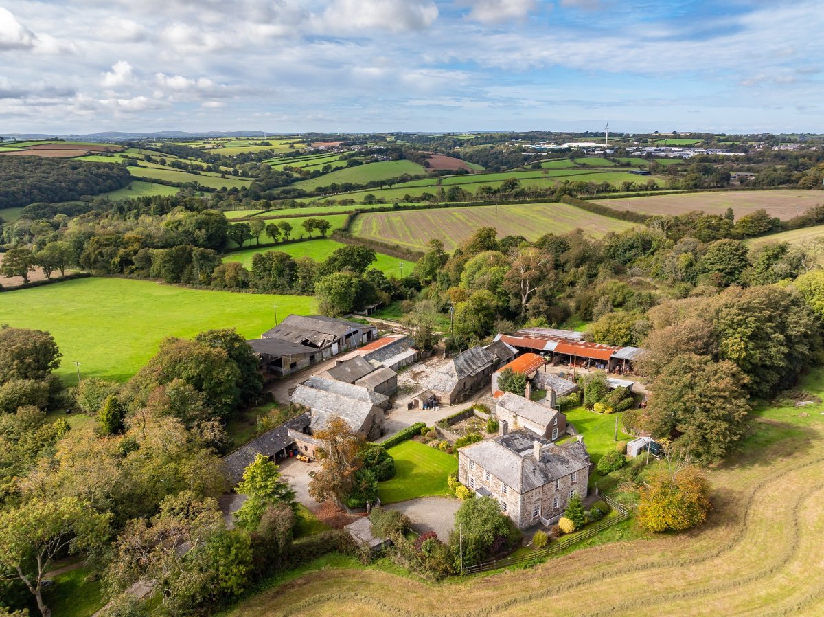 137.4  Farm, Hurdon Farm and Cottages, Launceston, PL15 - Available, Image 13