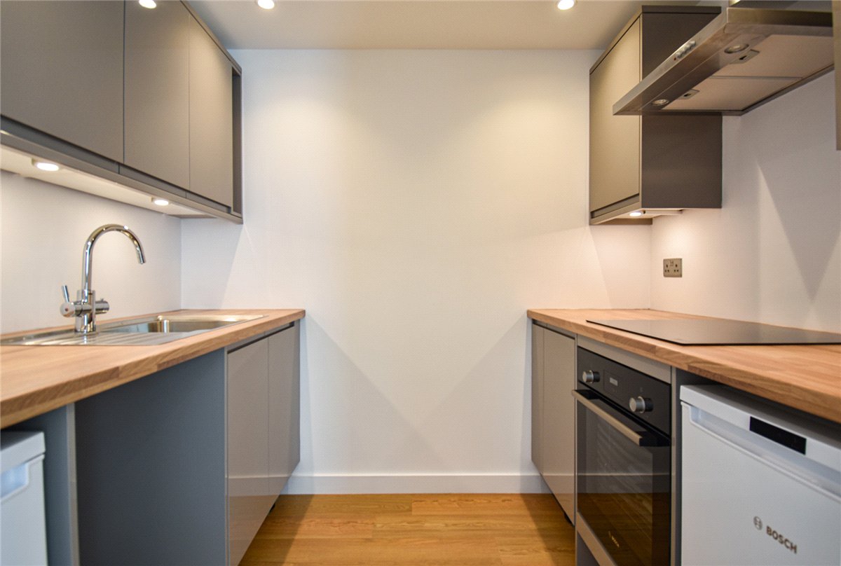 1 bedroom Flat, Wellington Court, Wellington Street, CB1 - Available, Image 3