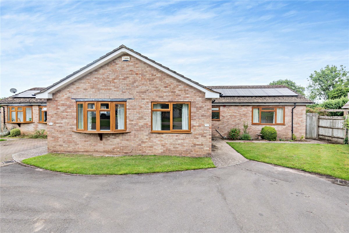 3 bedroom Bungalow, Gore End Road, Ball Hill, RG20 - 