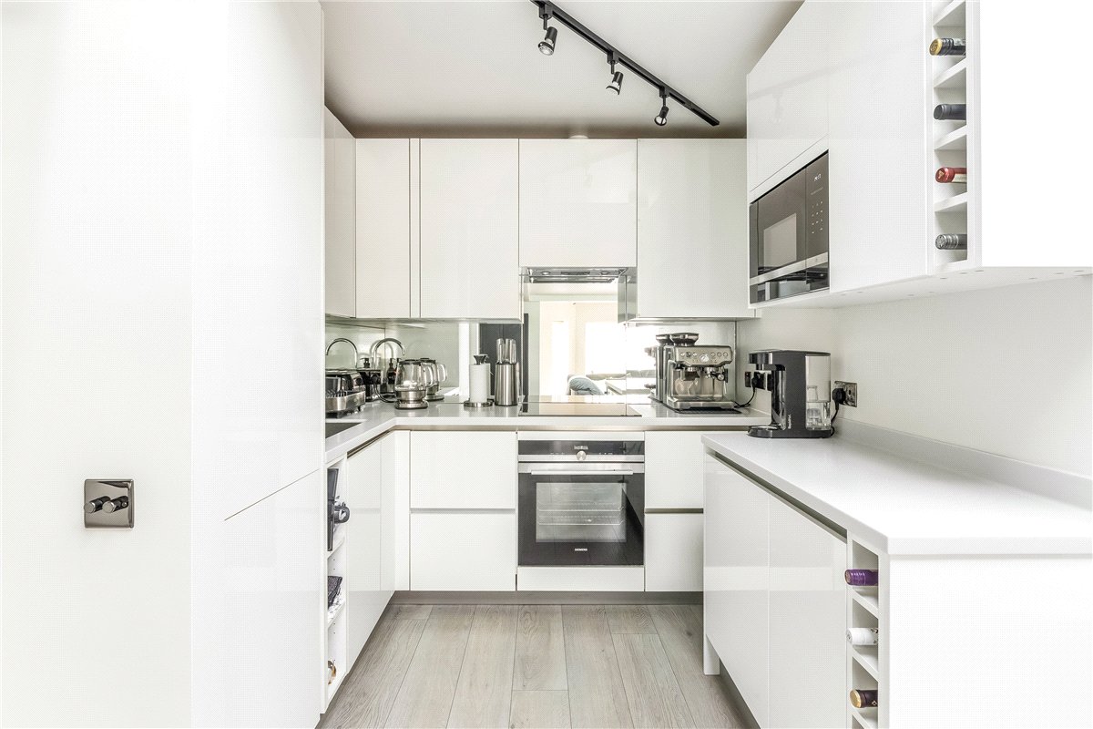 2 bedroom Flat, Althorp Road, London, SW17 - Available, Image 2