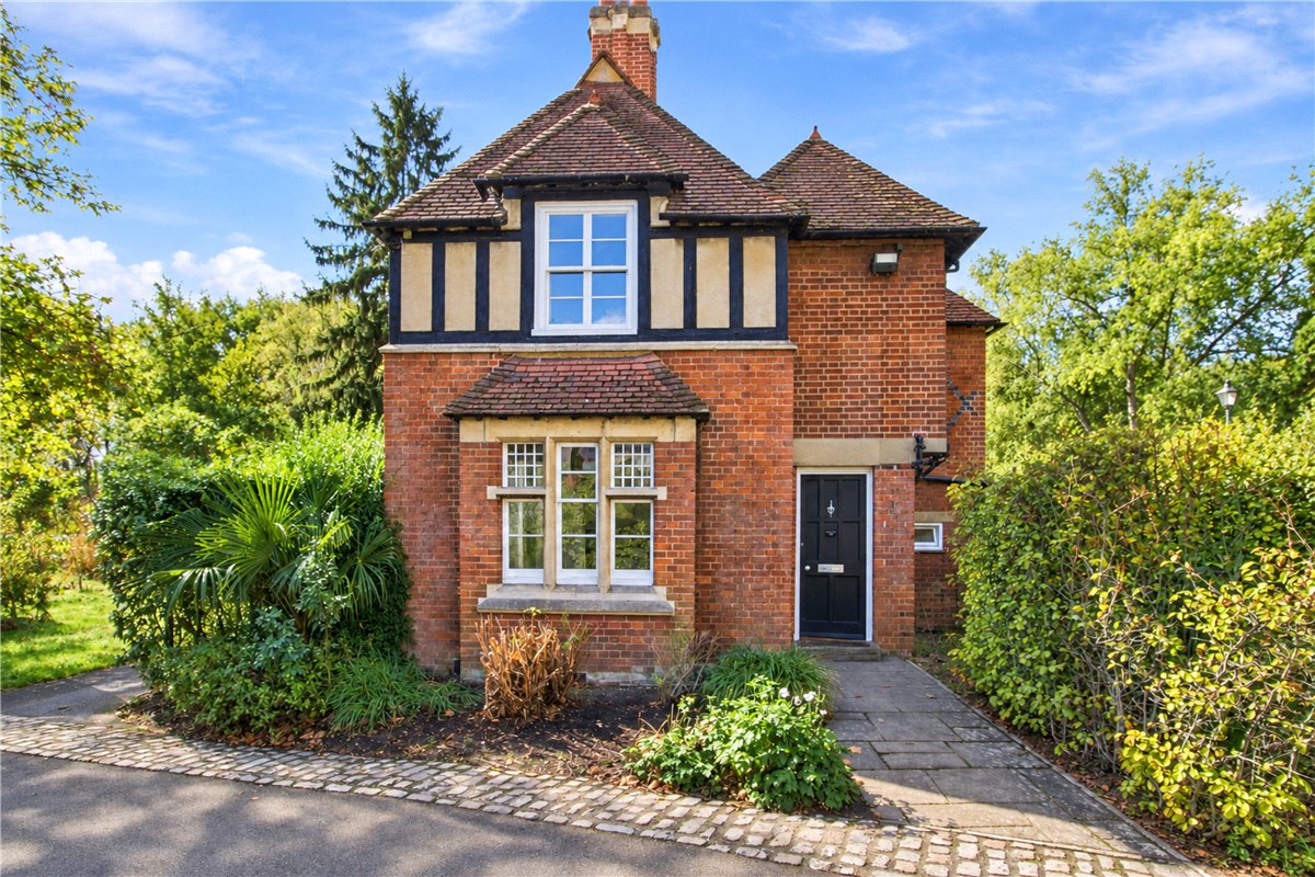 3 bedroom Cottage, Bishops Avenue, London, SW6 - Available