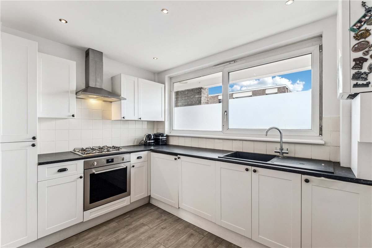 2 bedroom Flat, Bell Drive, London, SW18 - , Image 2