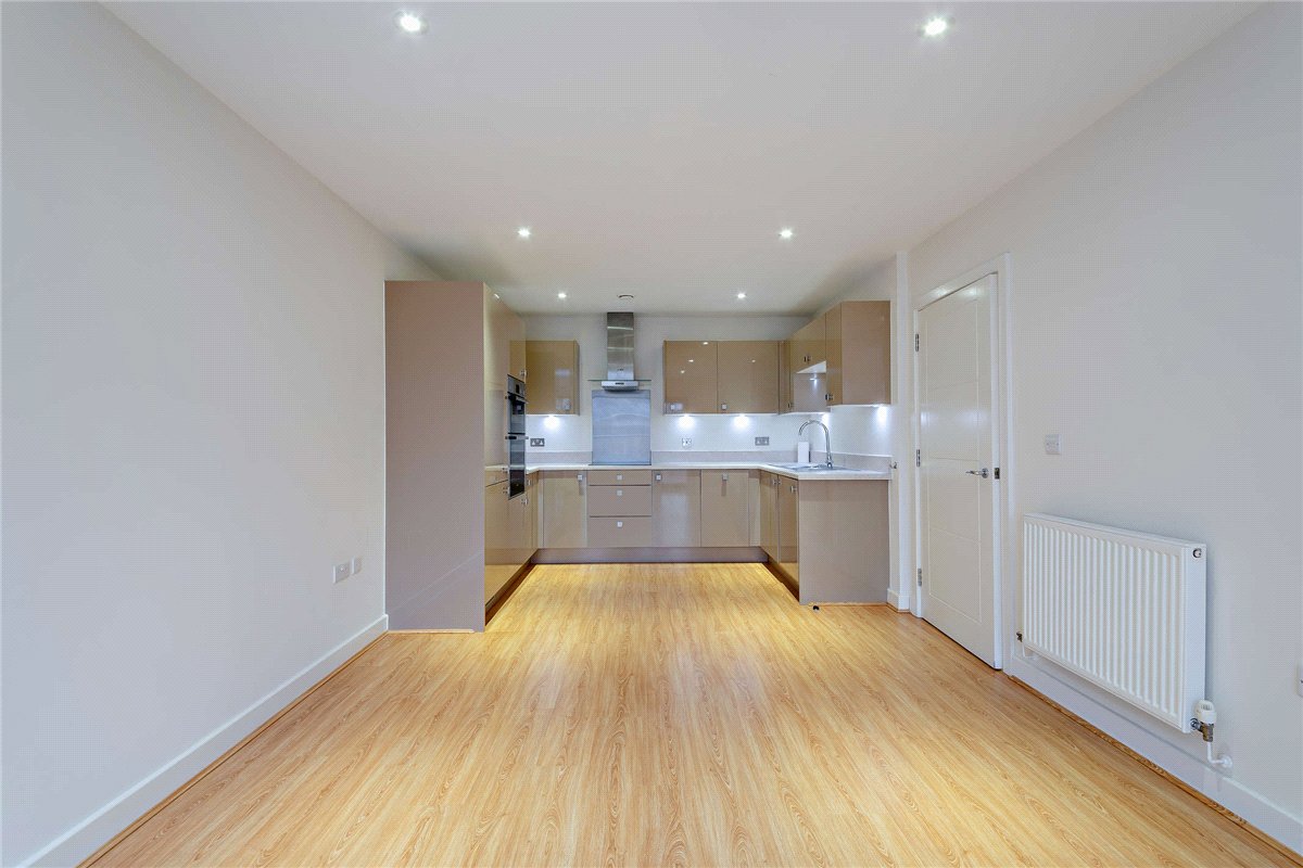 2 bedroom Flat, West Street, Newbury, RG14 - Available, Image 2