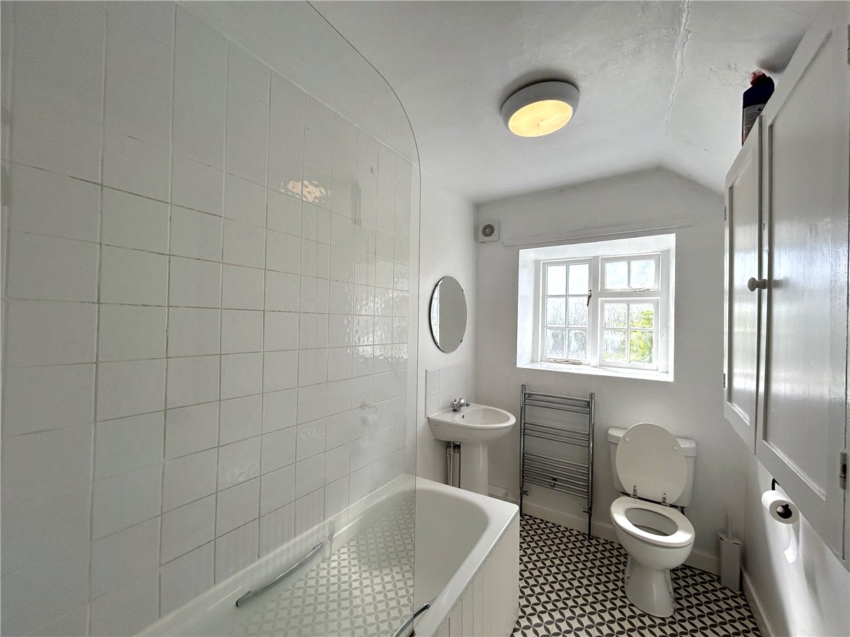 3 bedroom House, Main Street, Ledston, WF10 - , Image 3