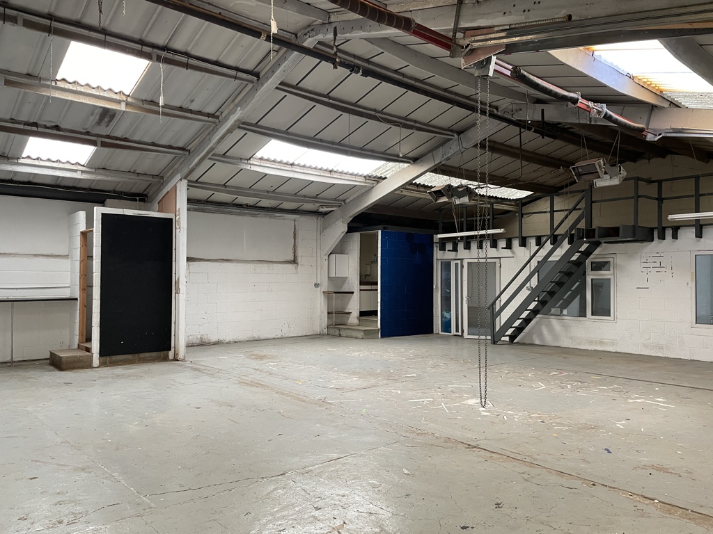 1928 Sq Ft, Hookstone Park, Harrogate, HG2 - Available, Image 3