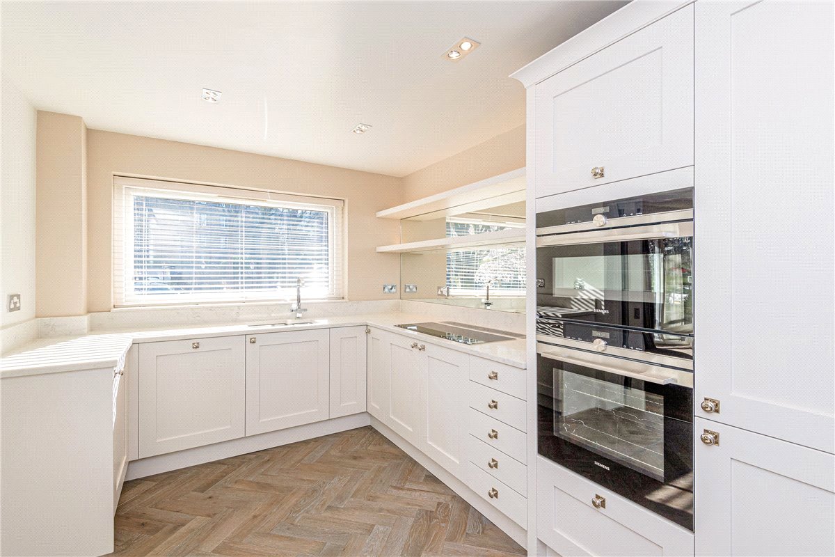3 bedroom Flat, Esplanade Court, 2 St. Marys Walk, HG2 - Available, Image 1