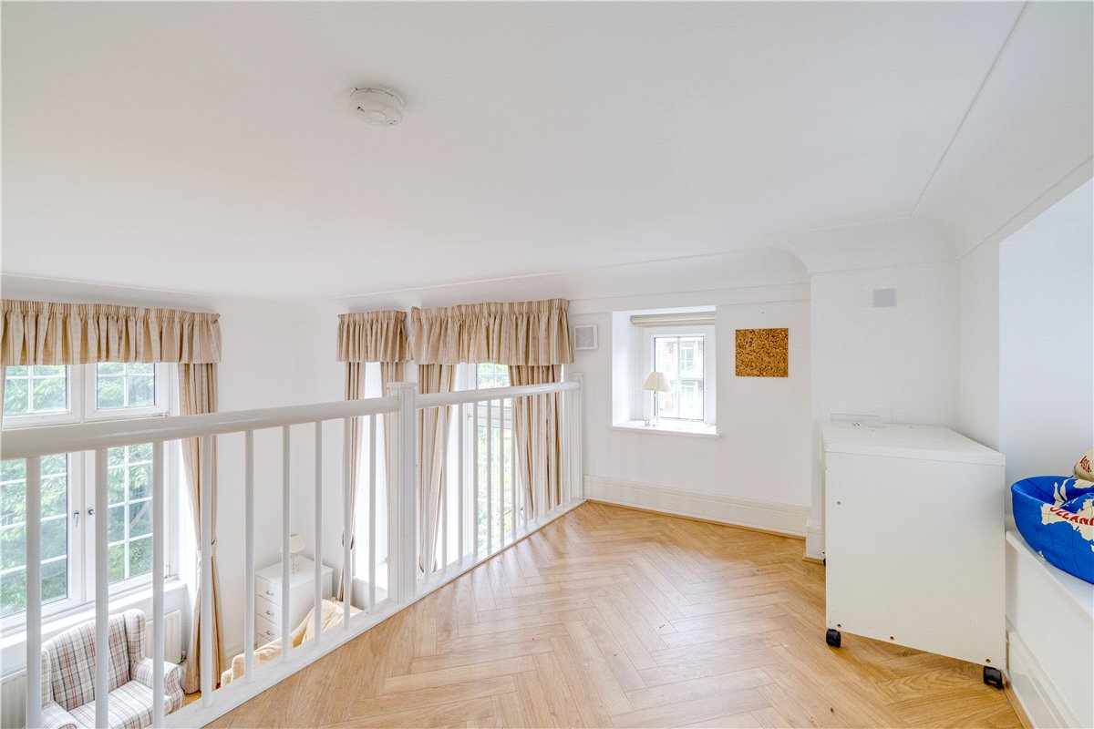 2 bedroom Flat, Rosebery Avenue, Clerkenwell, EC1R - , Image 3