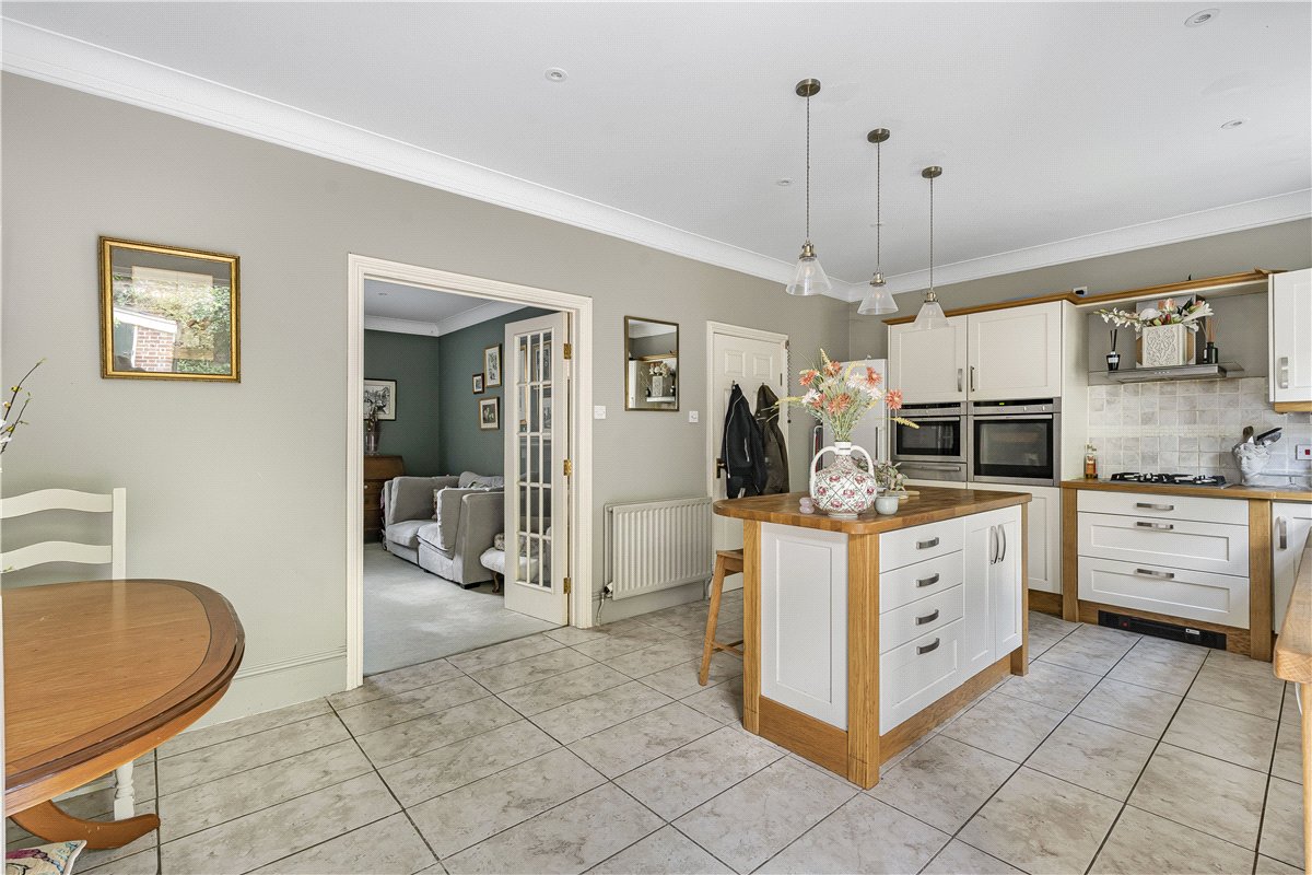 4 bedroom House, Phoenix Square, Pewsey, SN9 - Available, Image 2