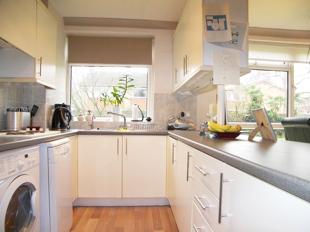 2 bedroom Flat, Ashburnham Road, Richmond, TW10 - 