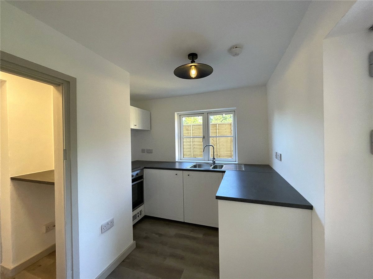 3 bedroom Cottage, Enborne Street, Enborne, RG14 - Available, Image 14