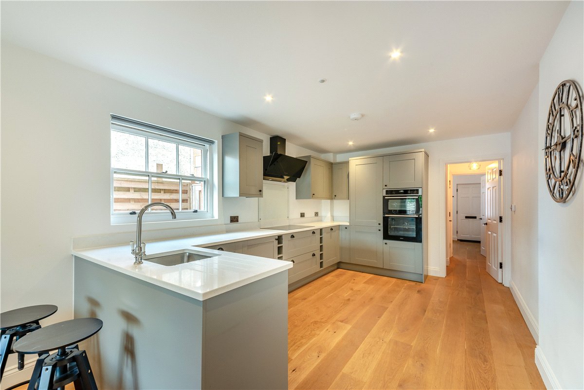 3 bedroom House, Chesil Street, Winchester, SO23 - Available, Image 2