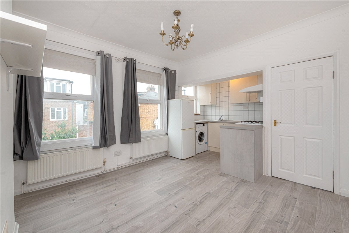 2 bedroom Maisonette, Graveney Road, London, SW17 - 