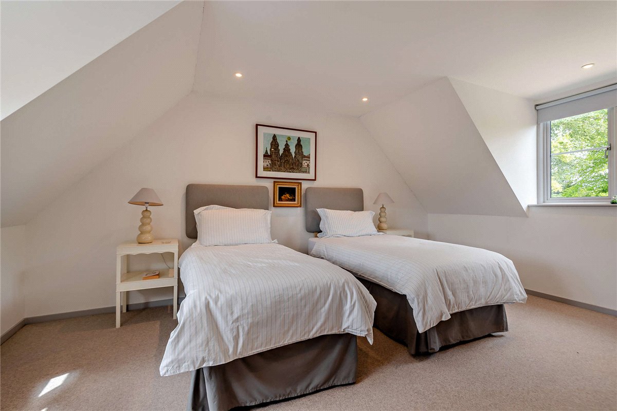 3 bedroom House, Fox's Lane, Kingsclere, RG20 - Available, Image 12