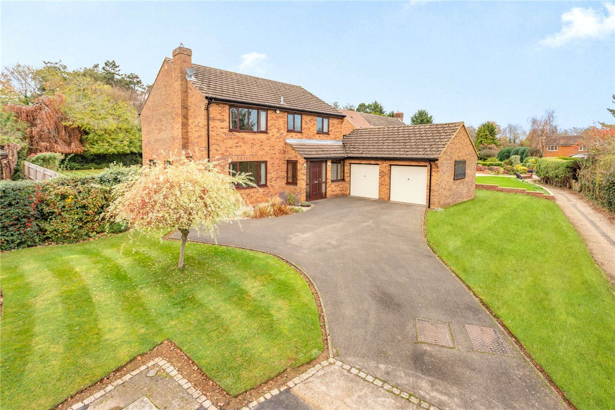 4 bedroom House, Patterson Close, Northampton, NN3 - Sold
