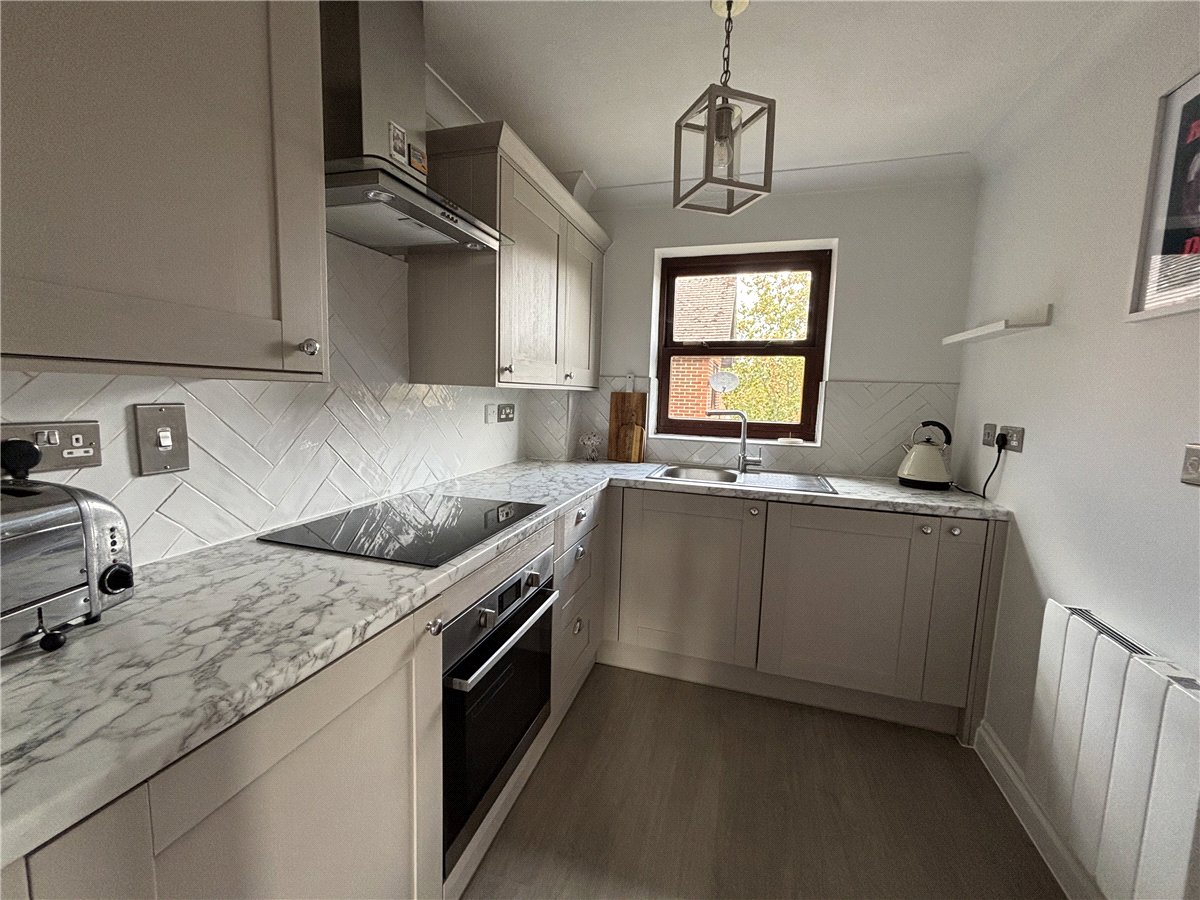 2 bedroom Flat, Stretton Close, Bradfield Southend, RG7 - Available, Image 2