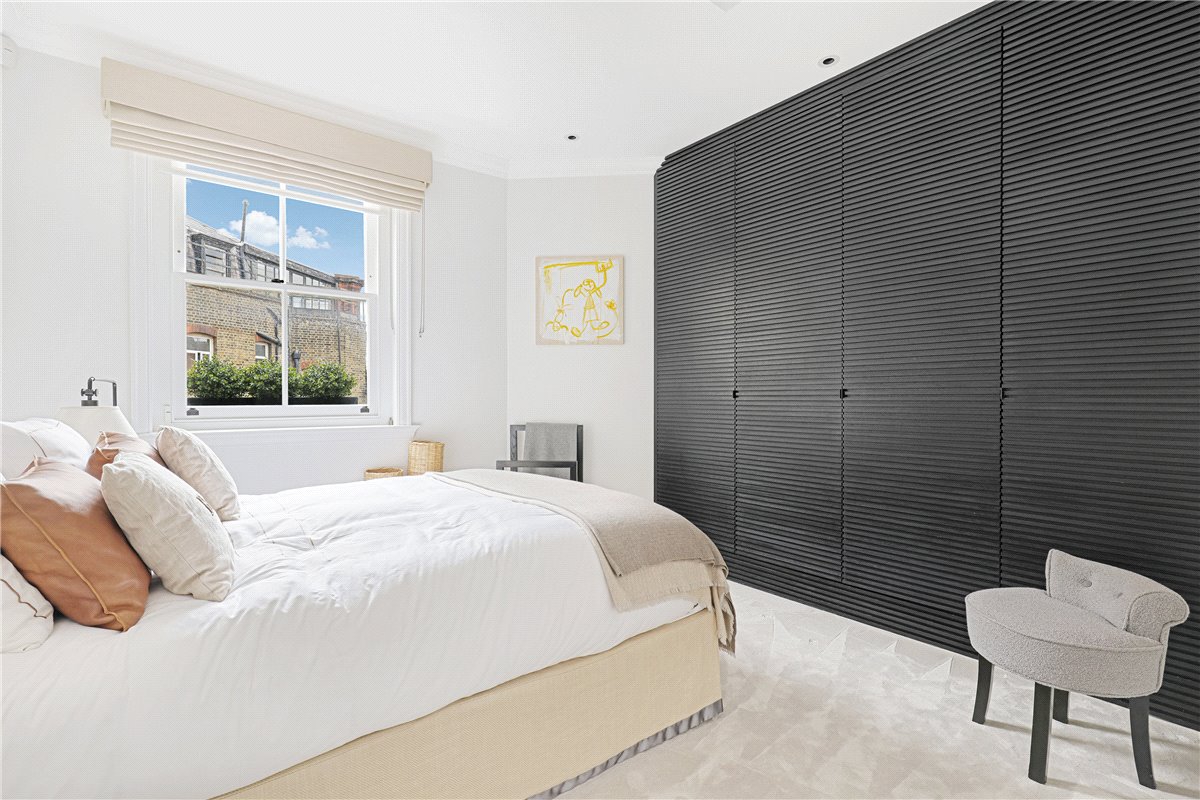 3 bedroom Flat, Pont Street, Knightsbridge, SW1X - Available, Image 17