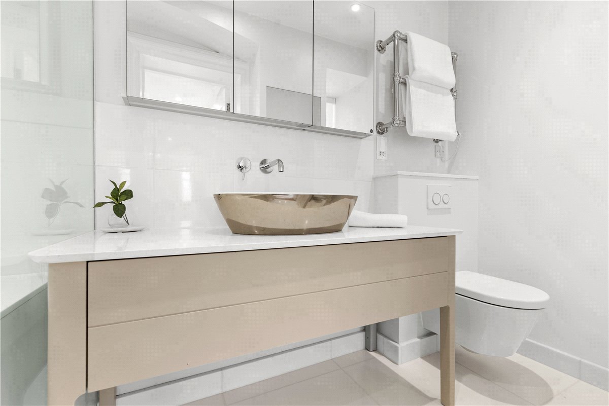 2 bedroom Flat, Cadogan Square, Chelsea, SW1X - Available, Image 9