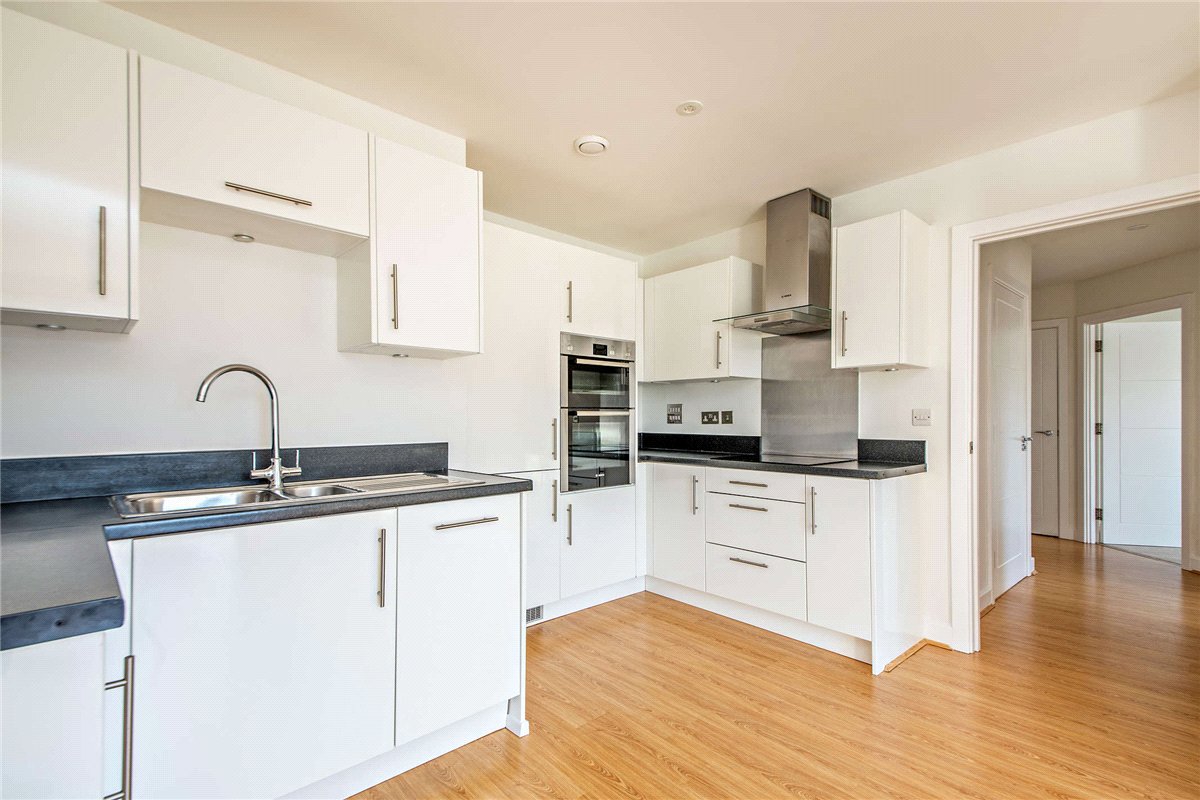 2 bedroom Flat, West Street, Newbury, RG14 - Sold STC, Image 1