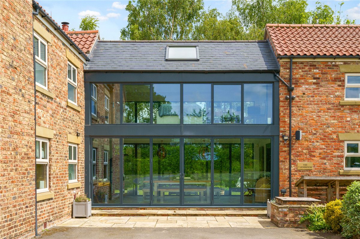 6 Bedroom Single Family Home/House's Image 24